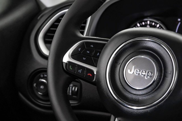 Used 2019 Jeep Renegade Latitude w/ Popular Equipment Group image 17