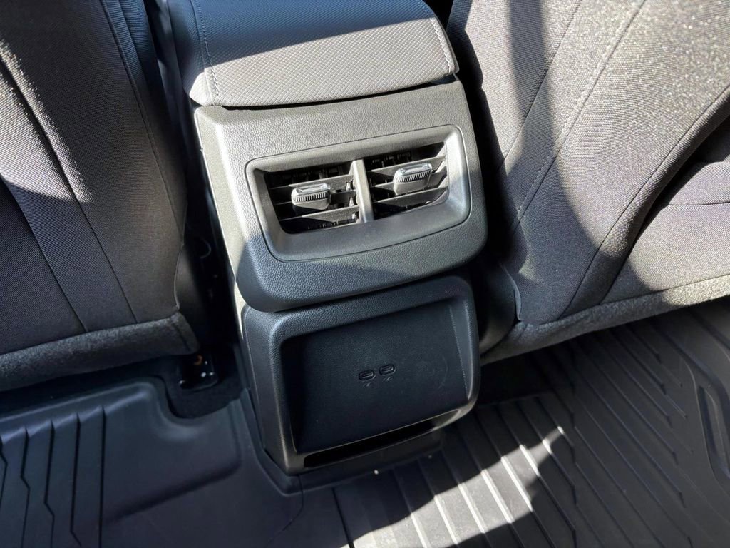 Used 2026 Chevrolet Equinox EV LT image 31