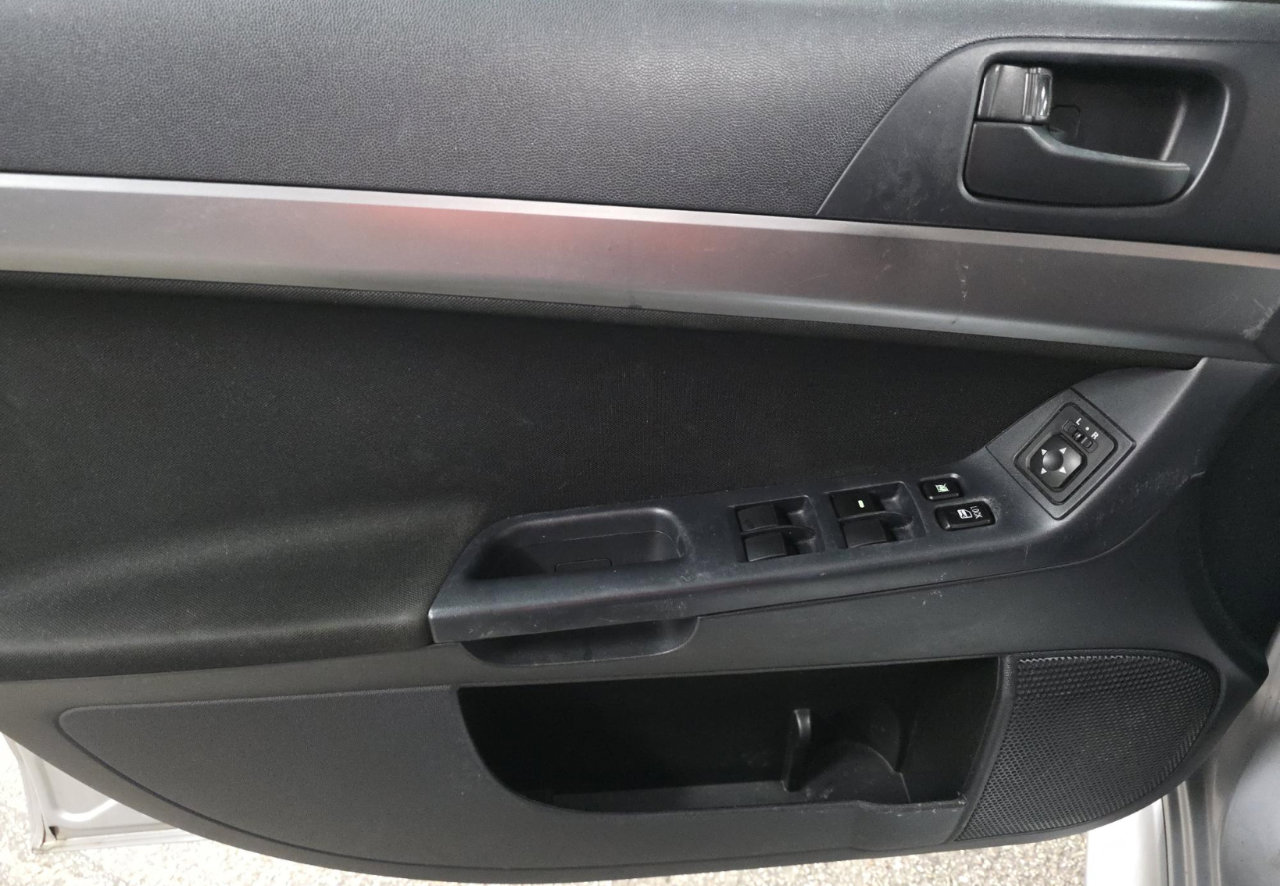 Used 2011 Mitsubishi Lancer SE image 16