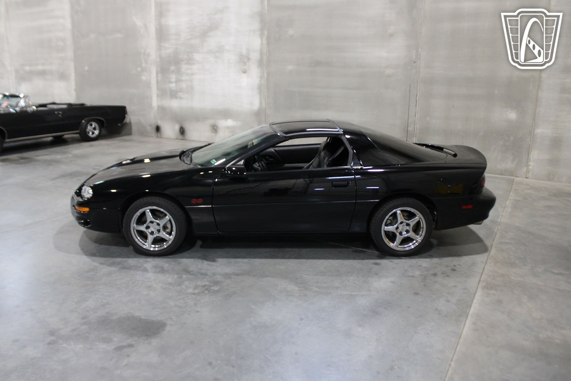 Used 2000 Chevrolet Camaro Z28 w/ SS Performance/Appearance Pkg RWD image 11