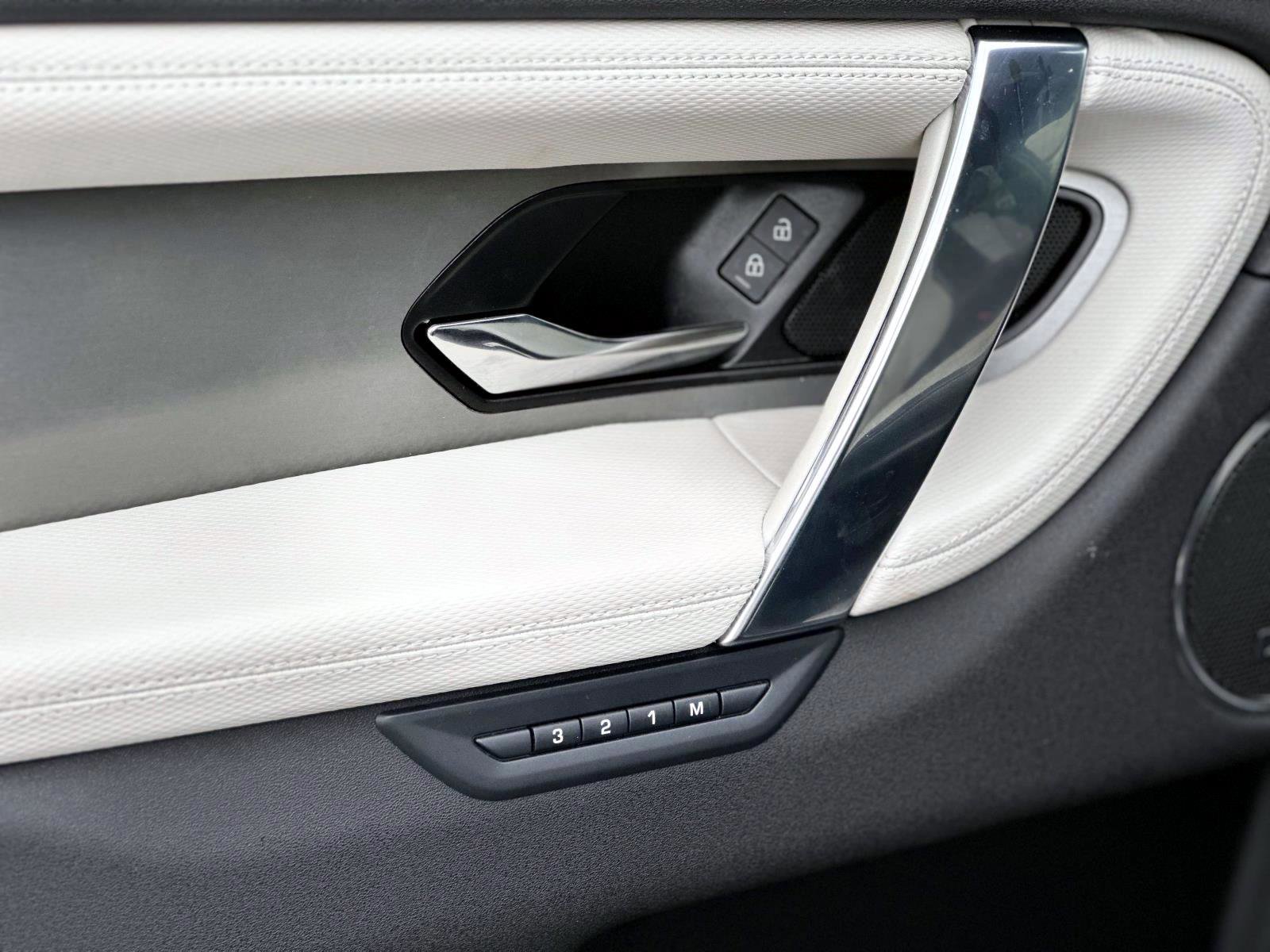 New 2025 Land Rover Discovery Sport Dynamic SE image 14