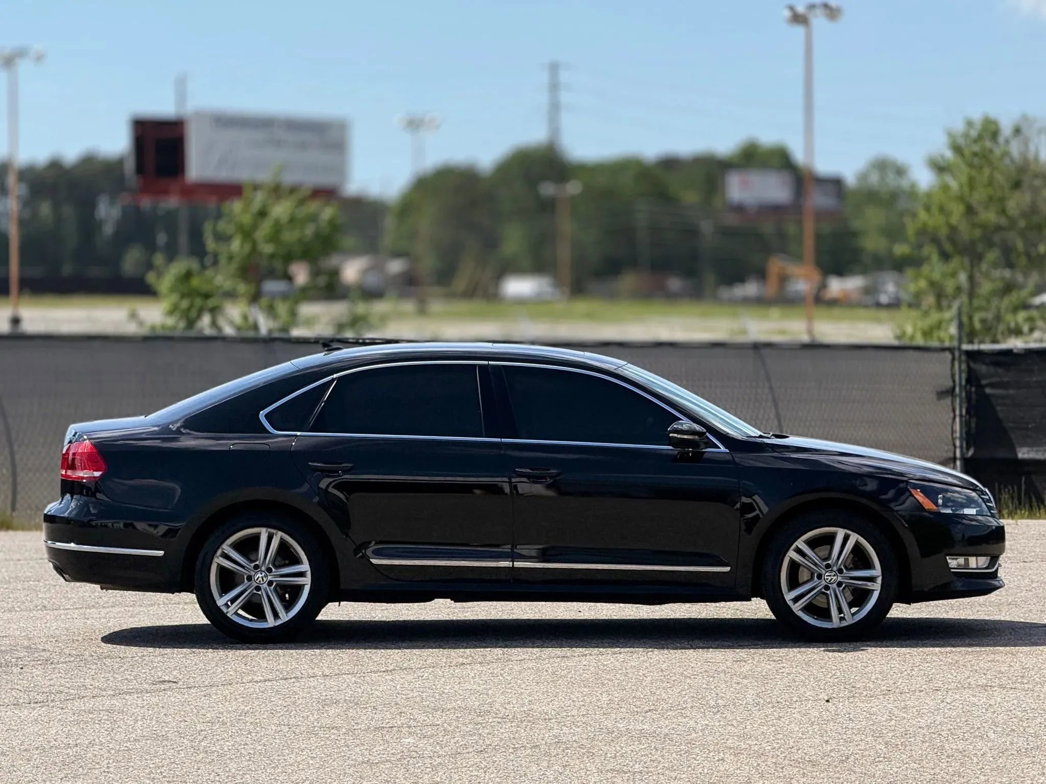 Used 2012 Volkswagen Passat 3.6 SEL Premium image 7