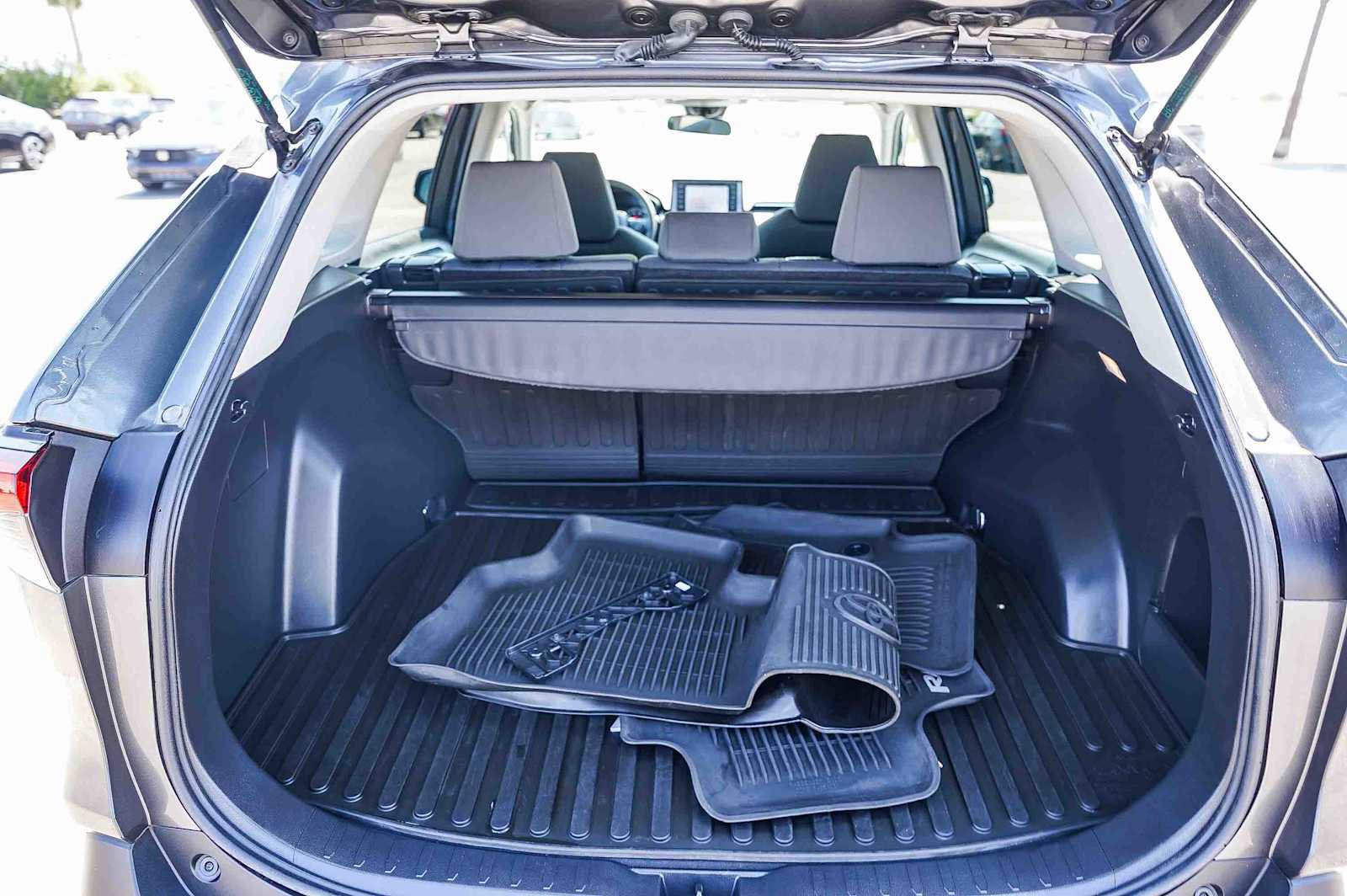 Used 2020 Toyota RAV4 XLE image 23