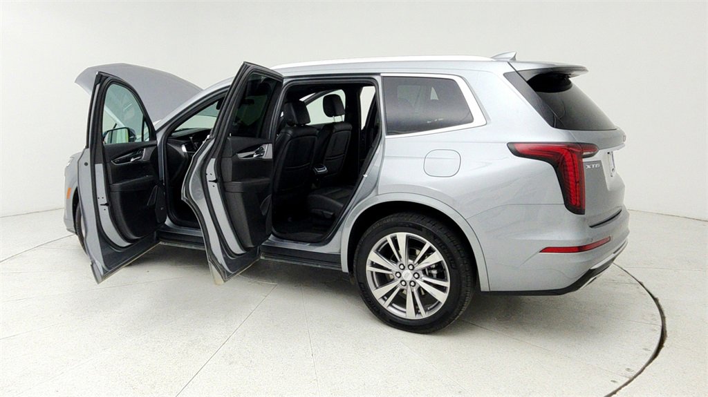 Used 2025 Cadillac XT6 Premium Luxury image 11