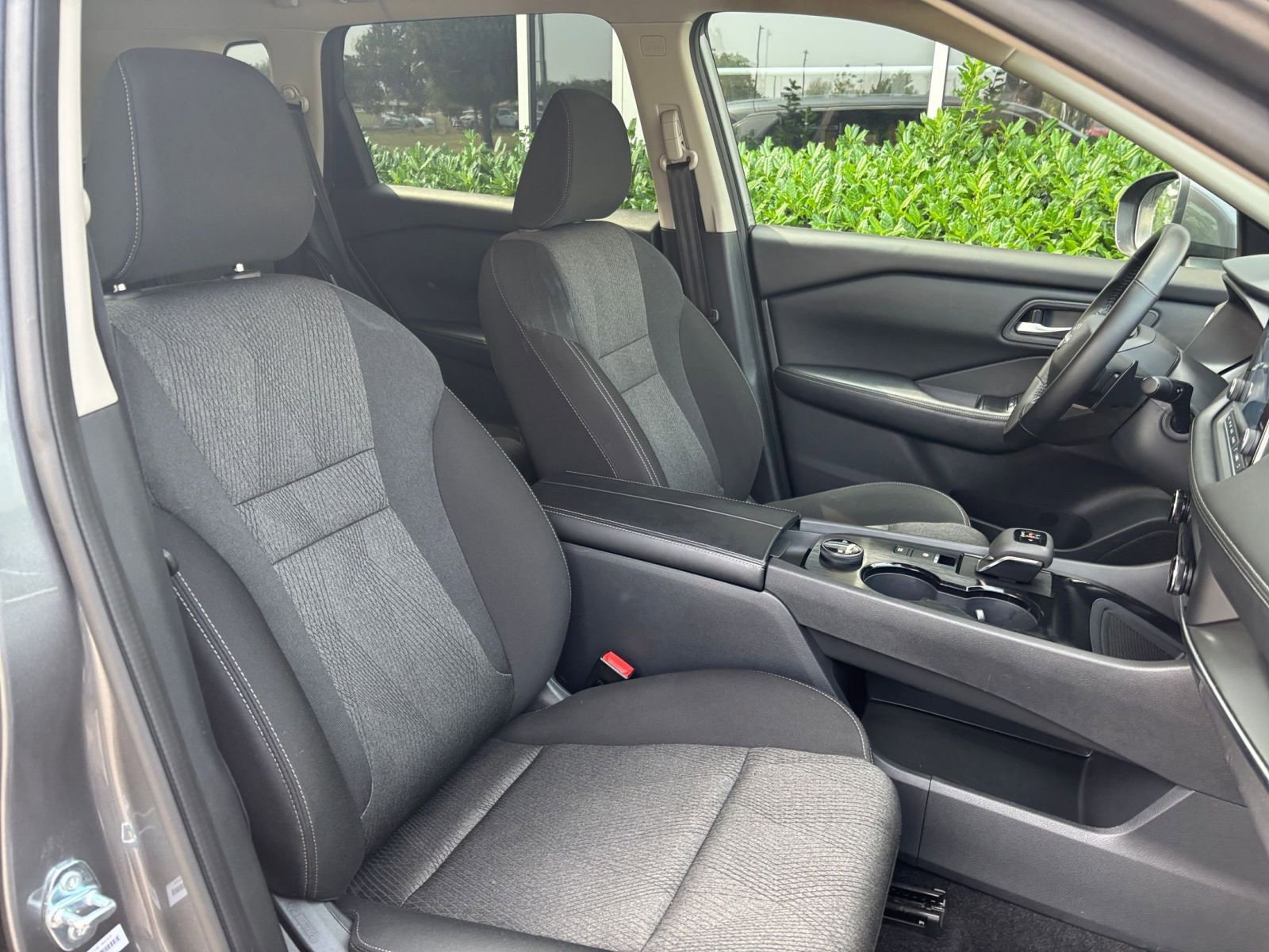 Used 2025 Nissan Rogue SV AWD/4WD image 38