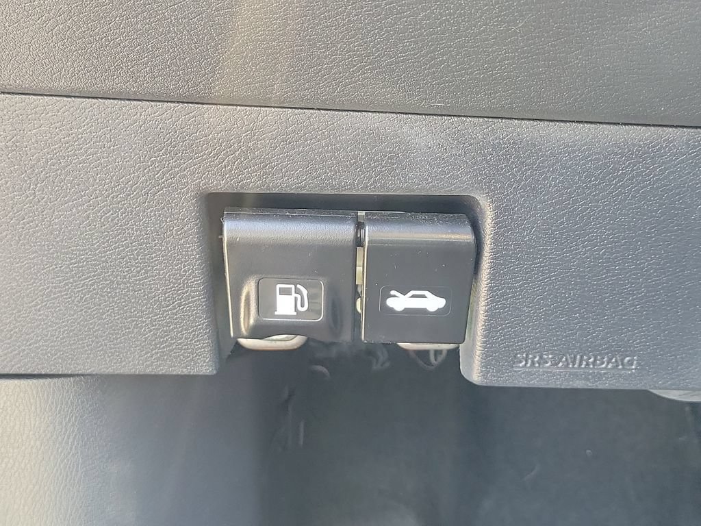 Used 2025 Nissan Versa SV FWD image 19