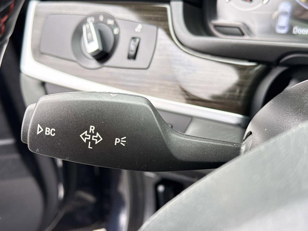 Used 2013 BMW M5 RWD image 23