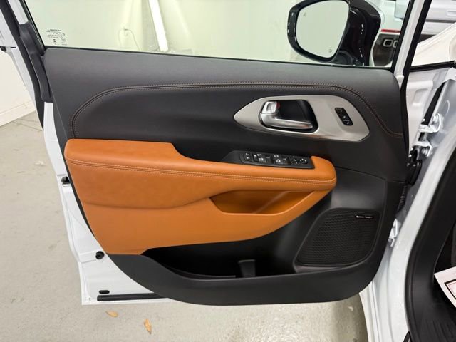 New 2026 Chrysler Pacifica Pinnacle FWD image 13