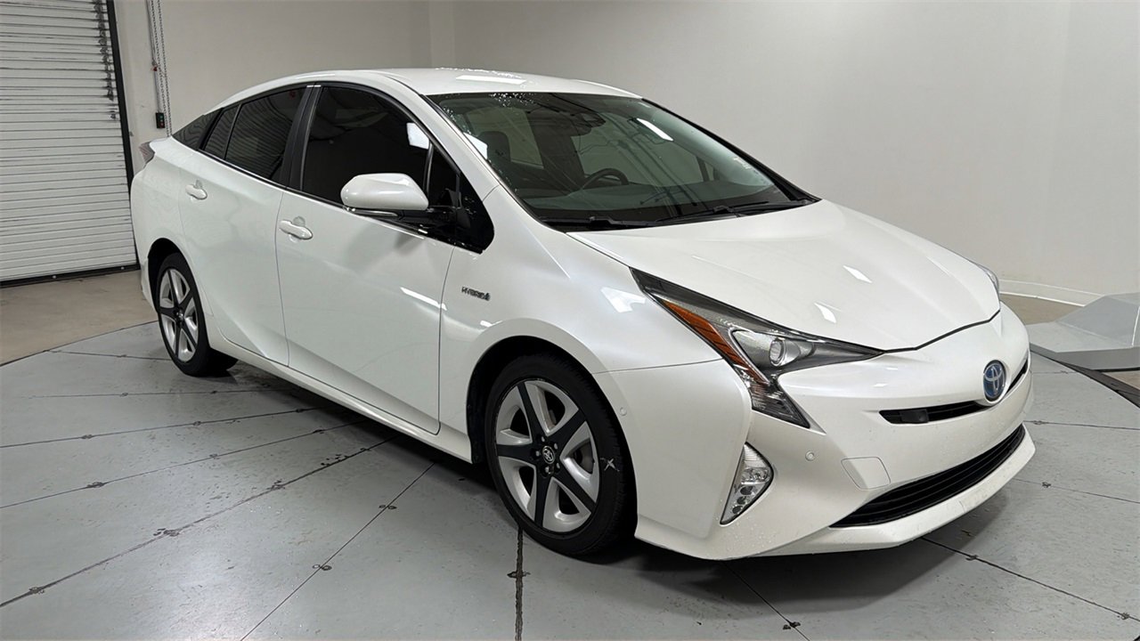 Used 2016 Toyota Prius Four image 3