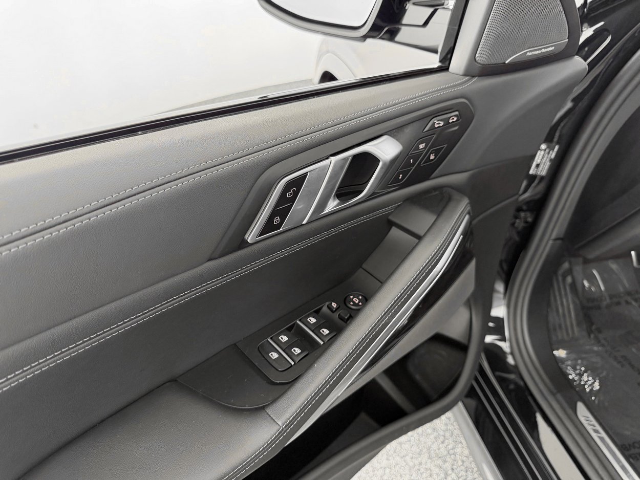 Used 2026 BMW X6 xDrive40i w/ Climate Comfort Package image 12