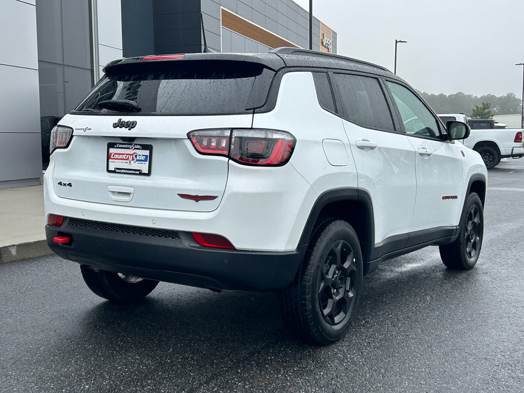 Used 2024 Jeep Compass Trailhawk image 9