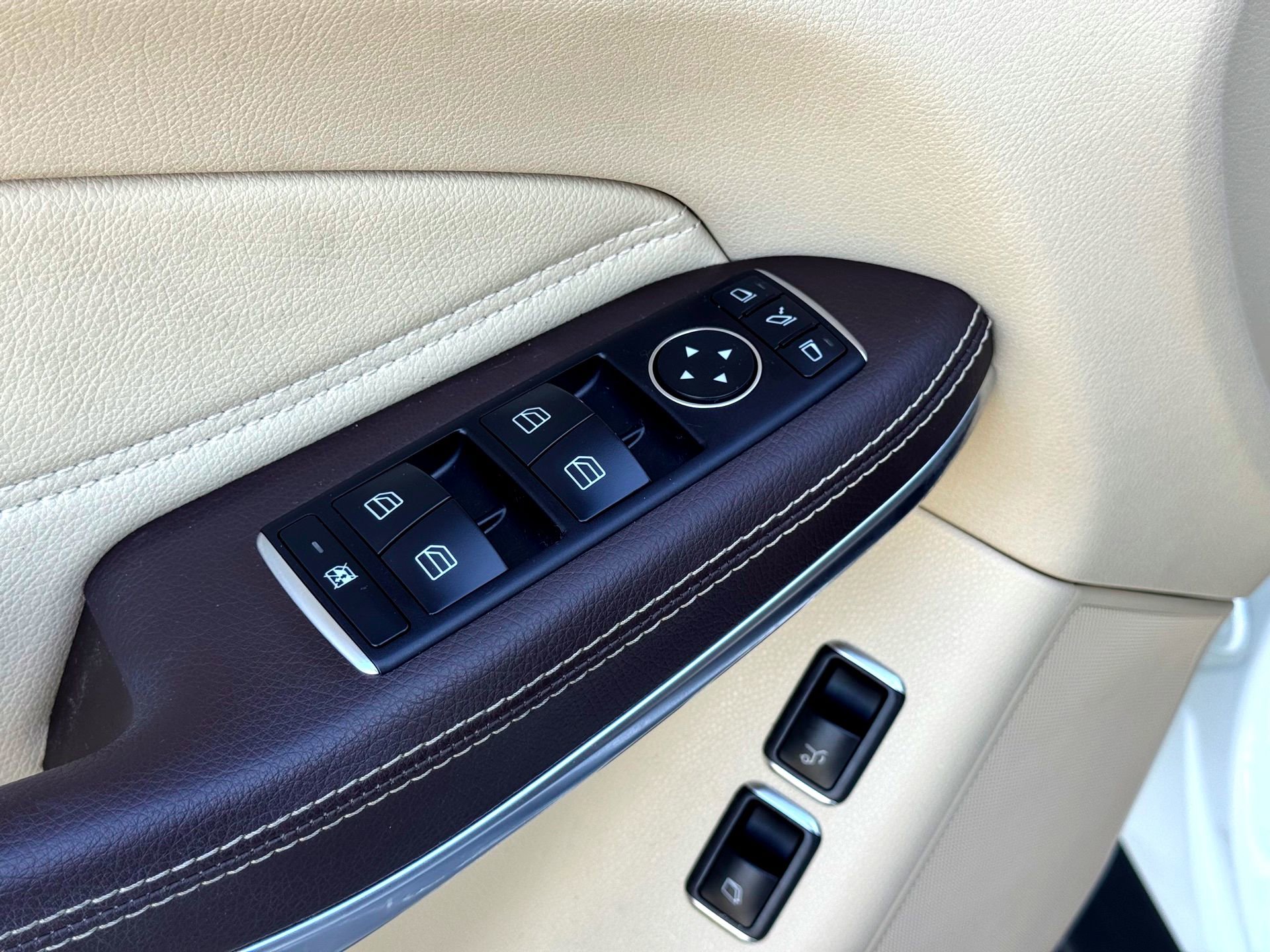 Used 2019 Mercedes-Benz GLS 550 4MATIC image 17