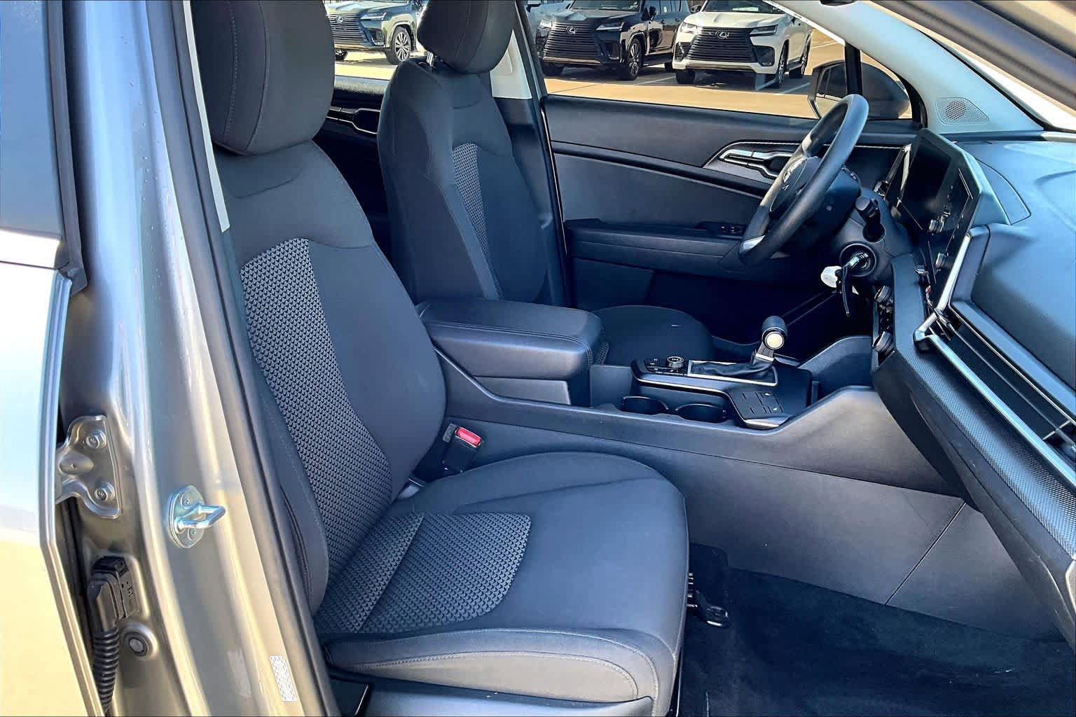 Used 2023 Kia Sportage LX AWD/4WD image 9