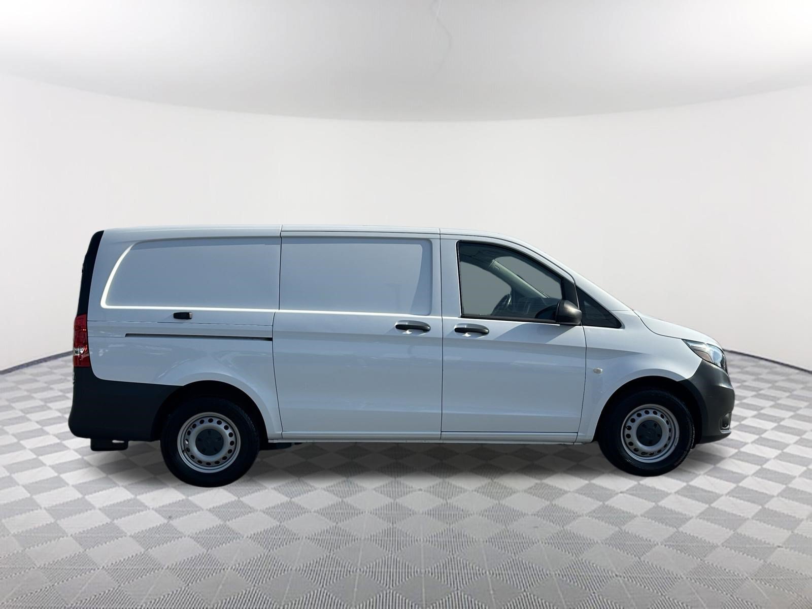 Used 2022 Mercedes-Benz Metris image 4