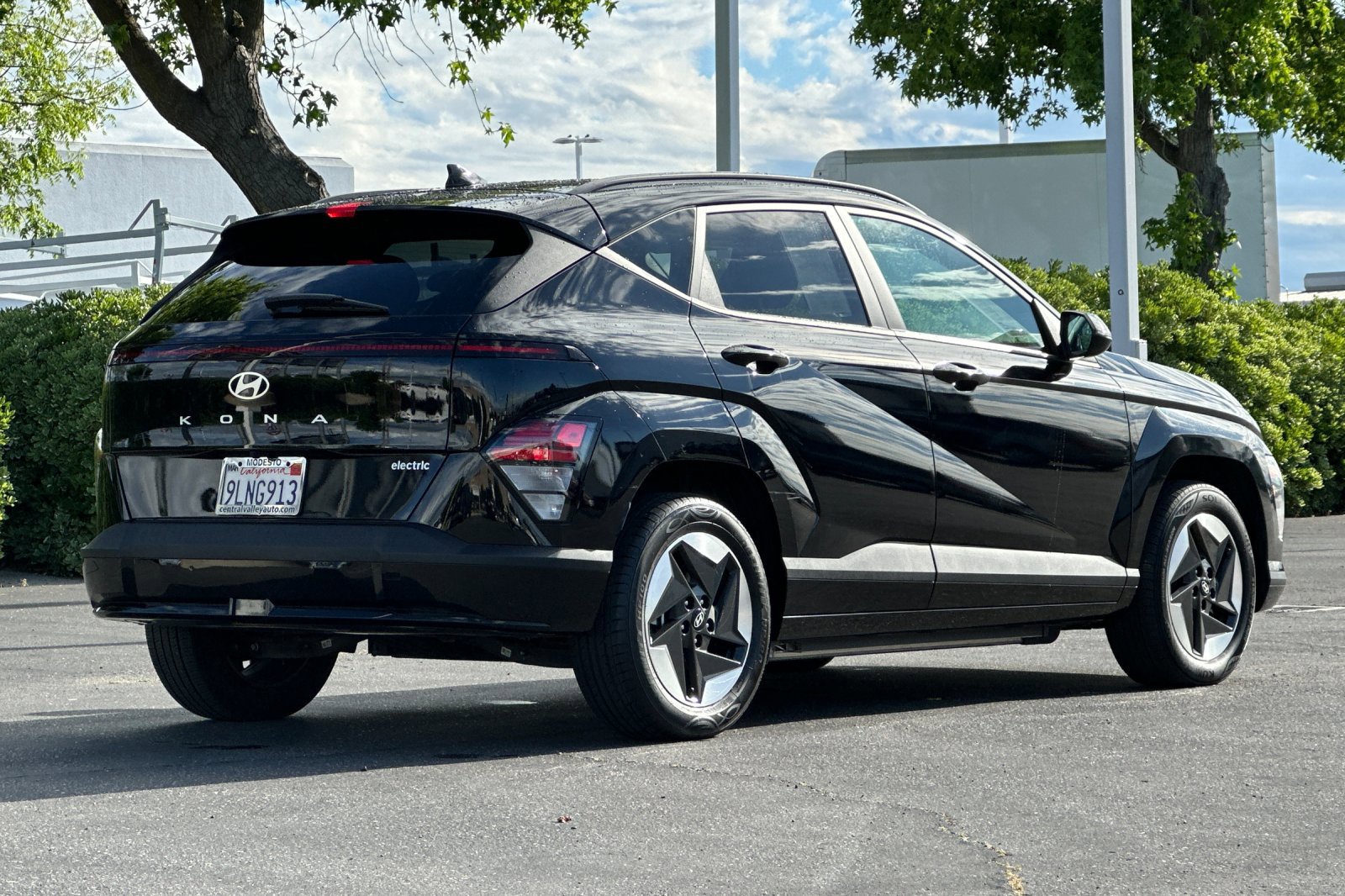 Used 2024 Hyundai Kona SEL FWD image 4