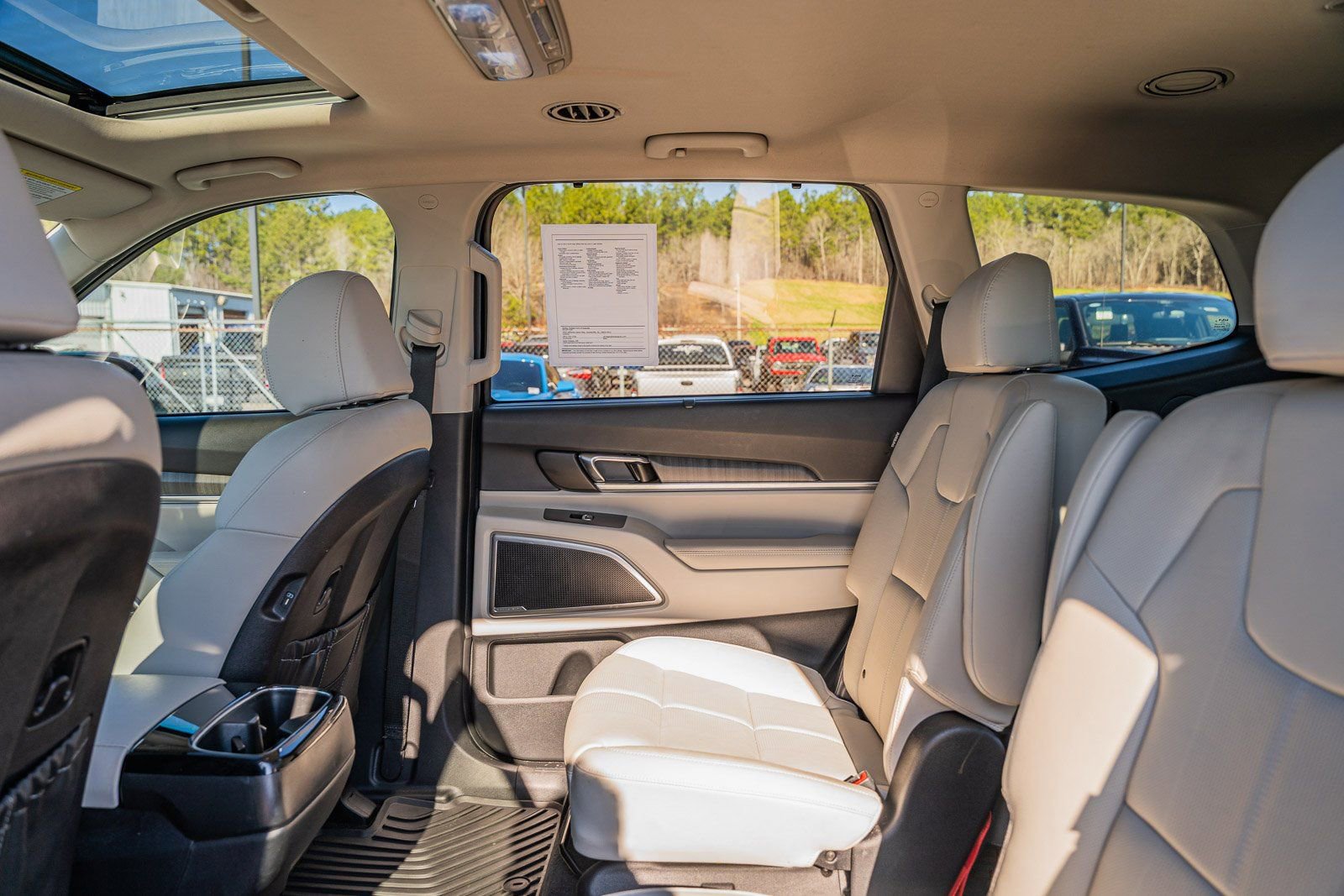 Used 2023 Kia Telluride EX w/ EX Captain's Chair Package image 19