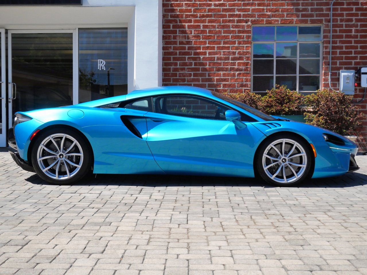 New 2026 McLaren Artura image 3