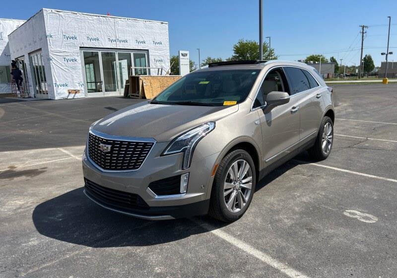 Used 2023 Cadillac XT5 Premium Luxury w/ Technology Package AWD/4WD image 1