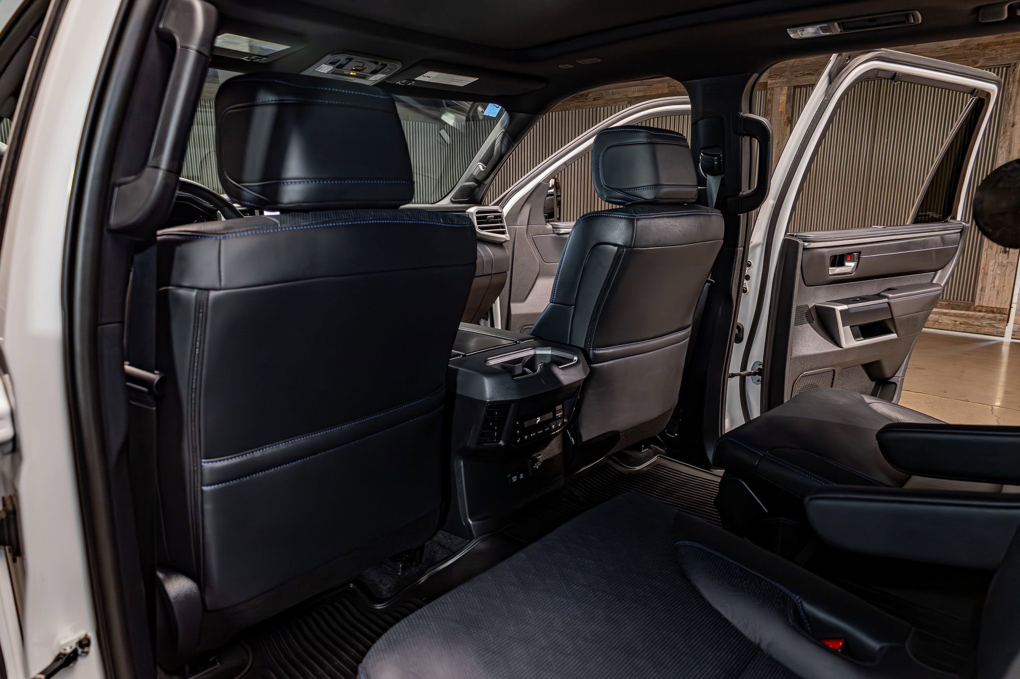 Used 2025 Toyota Sequoia Platinum AWD/4WD image 22