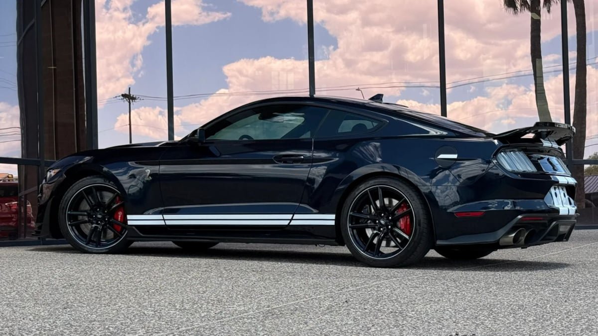 Used 2021 Ford Mustang Shelby GT500 w/ Technology Package RWD image 6