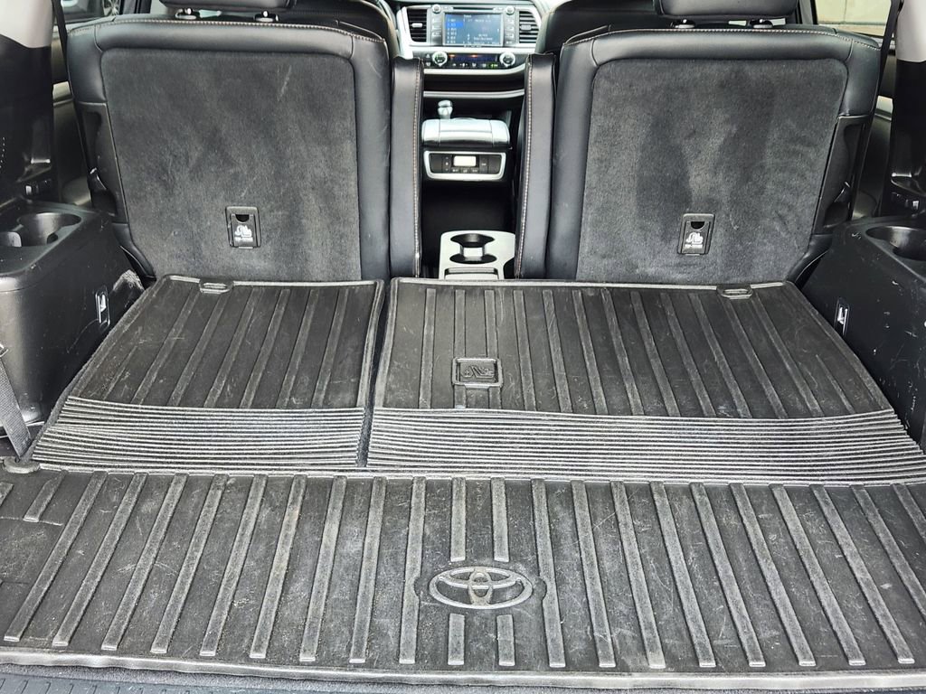 Used 2018 Toyota Highlander XLE image 31