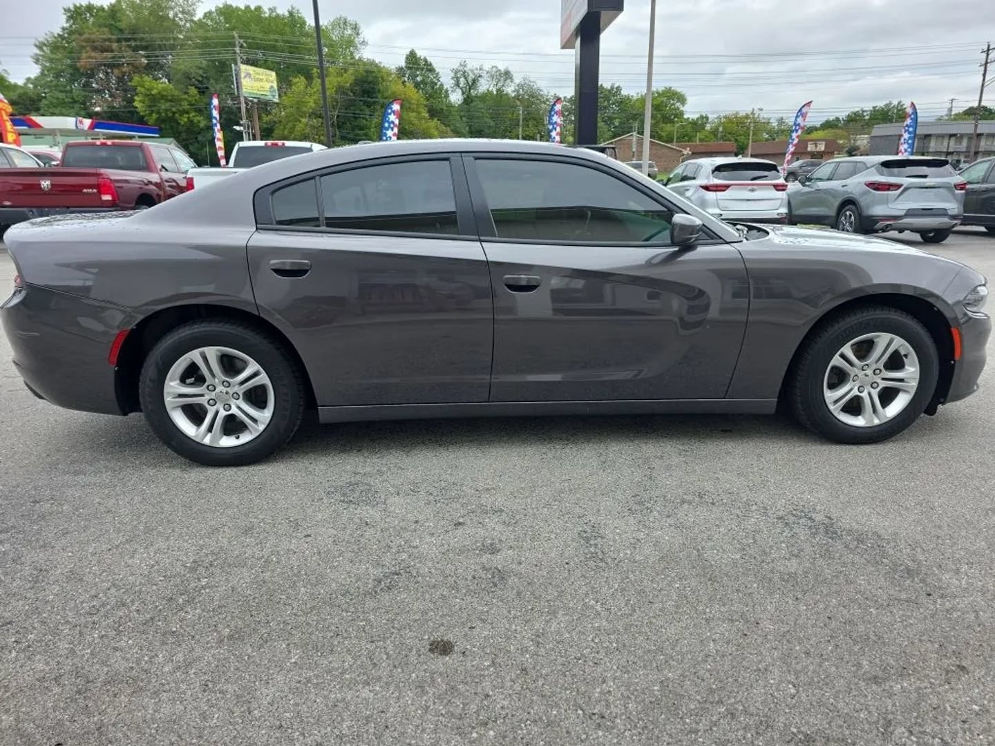Used 2020 Dodge Charger SXT RWD image 6