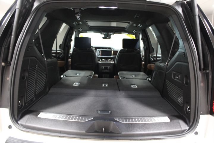 Used 2024 GMC Yukon Denali Ultimate AWD/4WD image 17