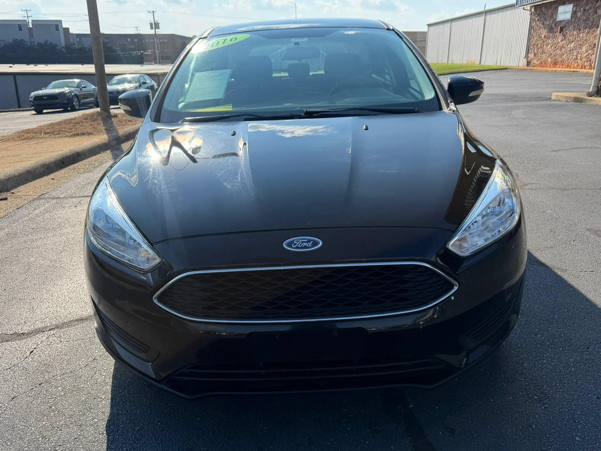 Used 2016 Ford Focus SE FWD image 2