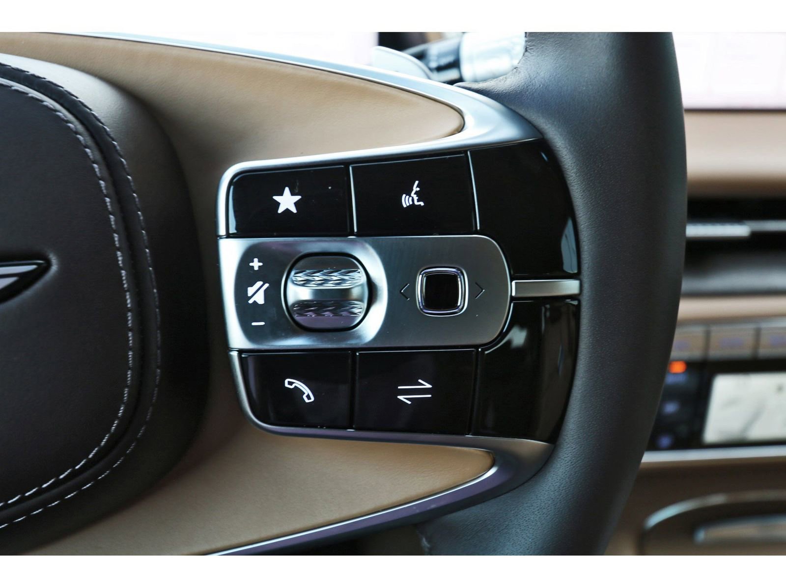 Used 2025 Genesis G90 3.5T image 18