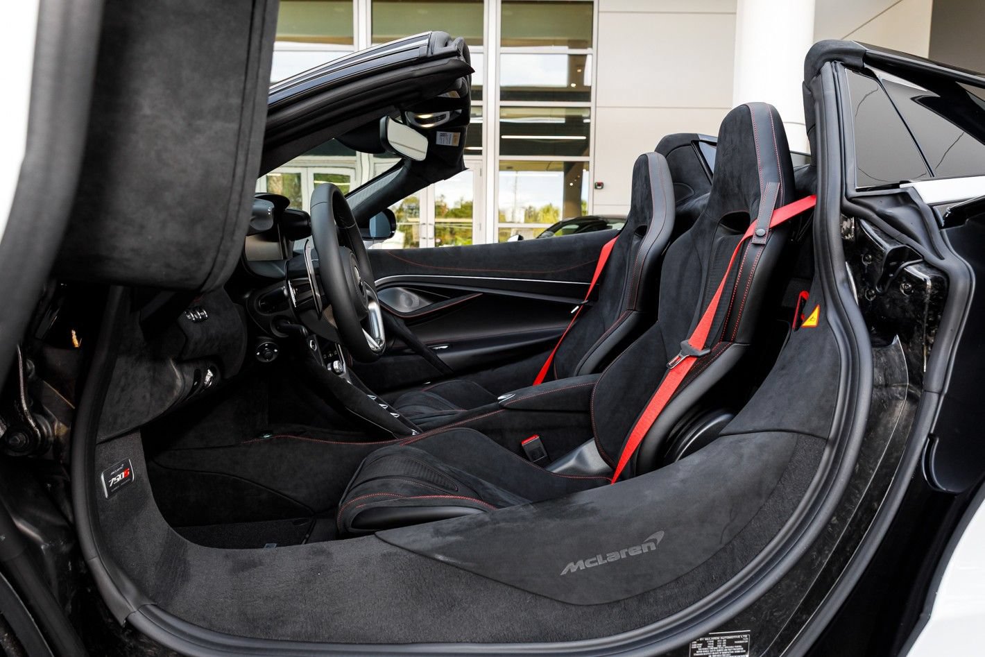 Used 2026 McLaren 750S Spider RWD image 30
