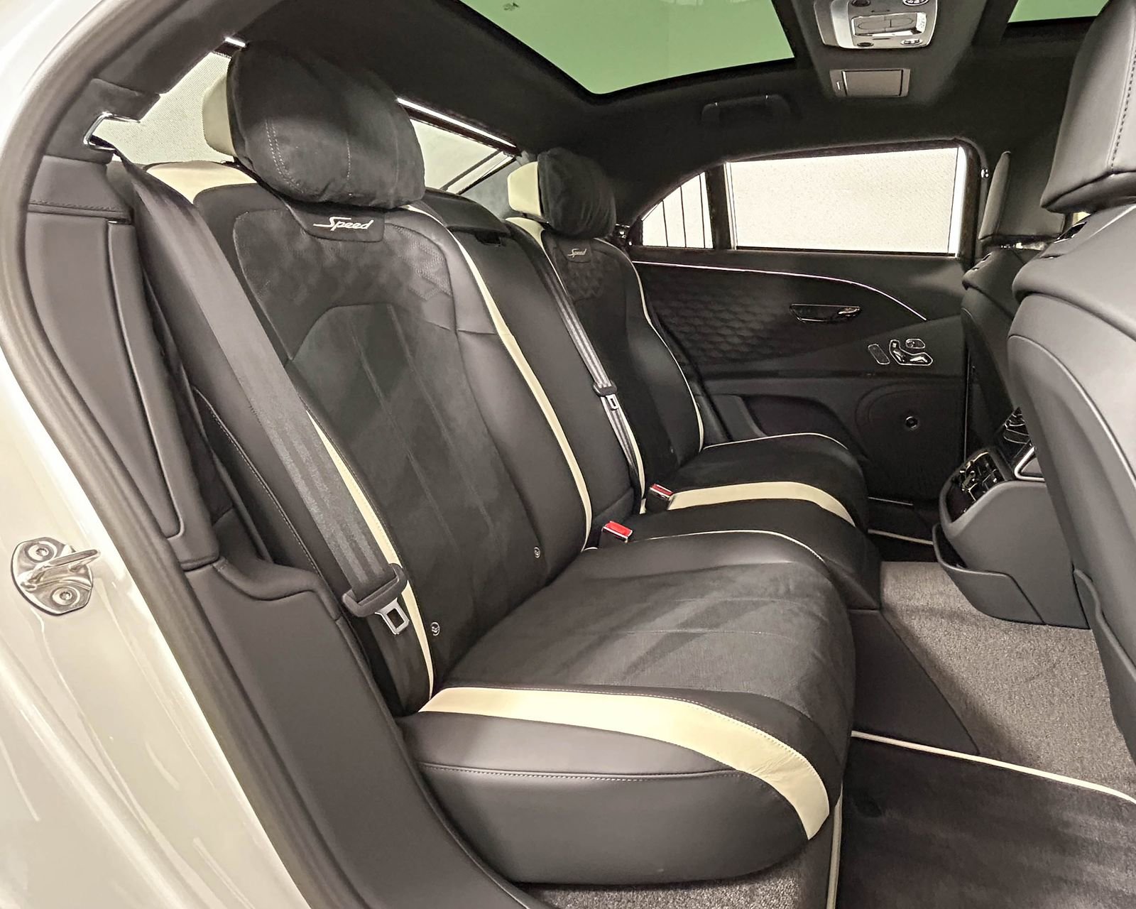 New 2026 Bentley Flying Spur Plug-In Hybrid image 33