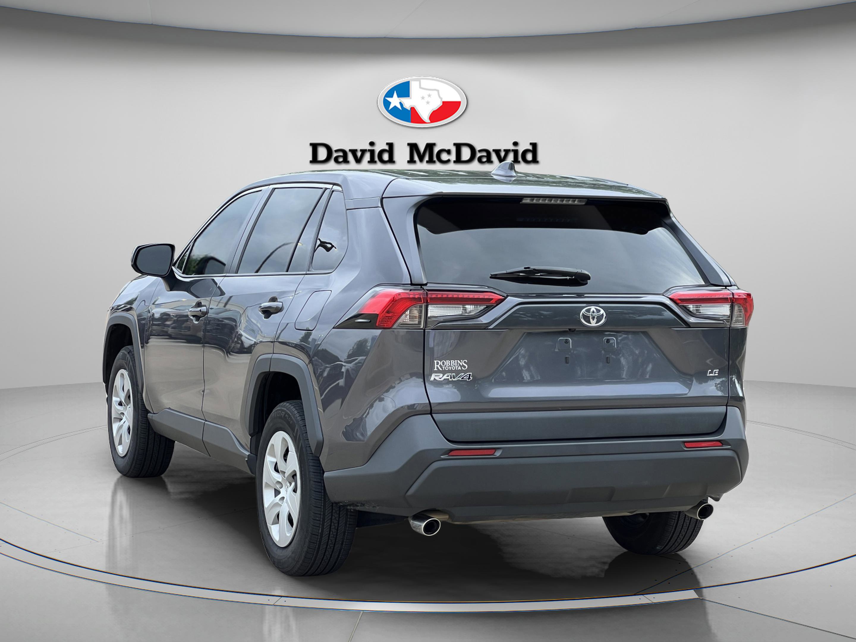 Used 2022 Toyota RAV4 LE FWD image 5