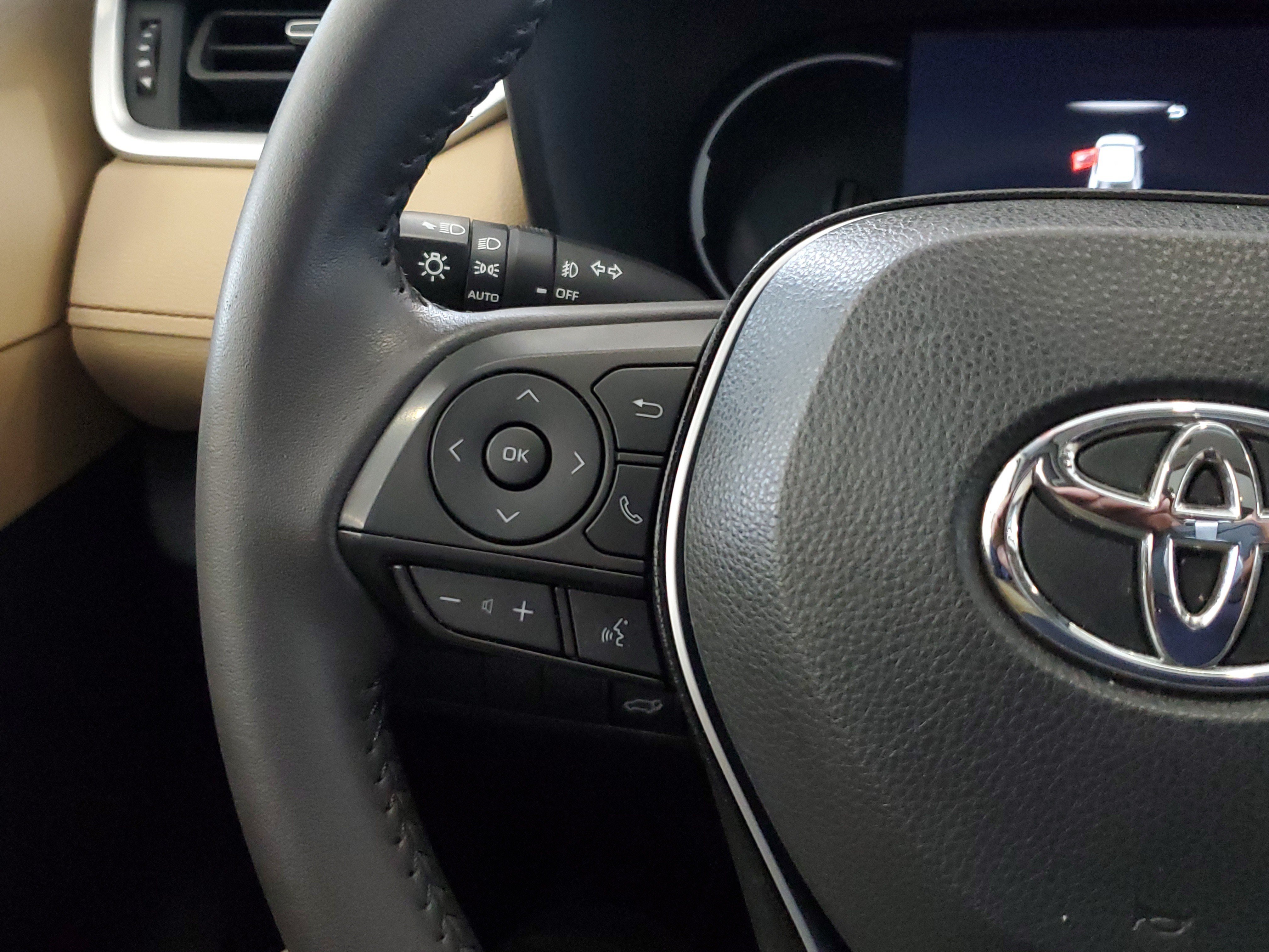 Used 2024 Toyota RAV4 XLE Premium FWD image 25