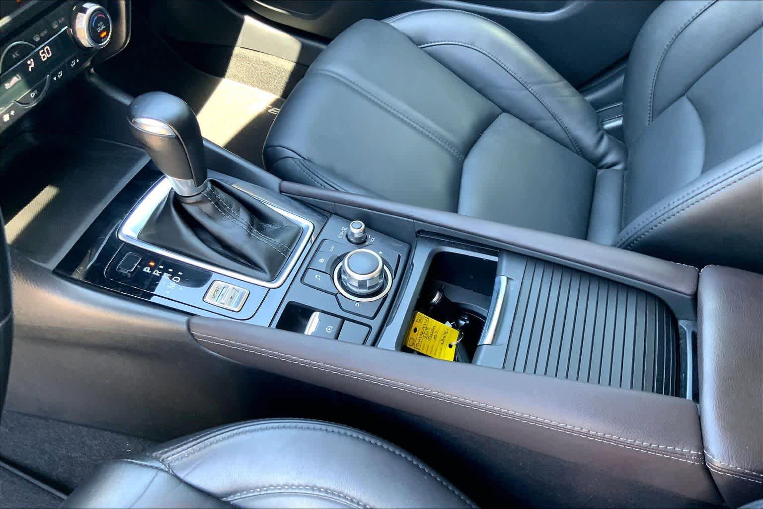 Used 2018 MAZDA MAZDA3 Touring FWD image 15