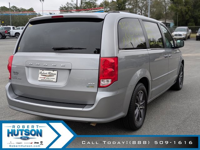 Used 2017 Dodge Grand Caravan SXT image 7
