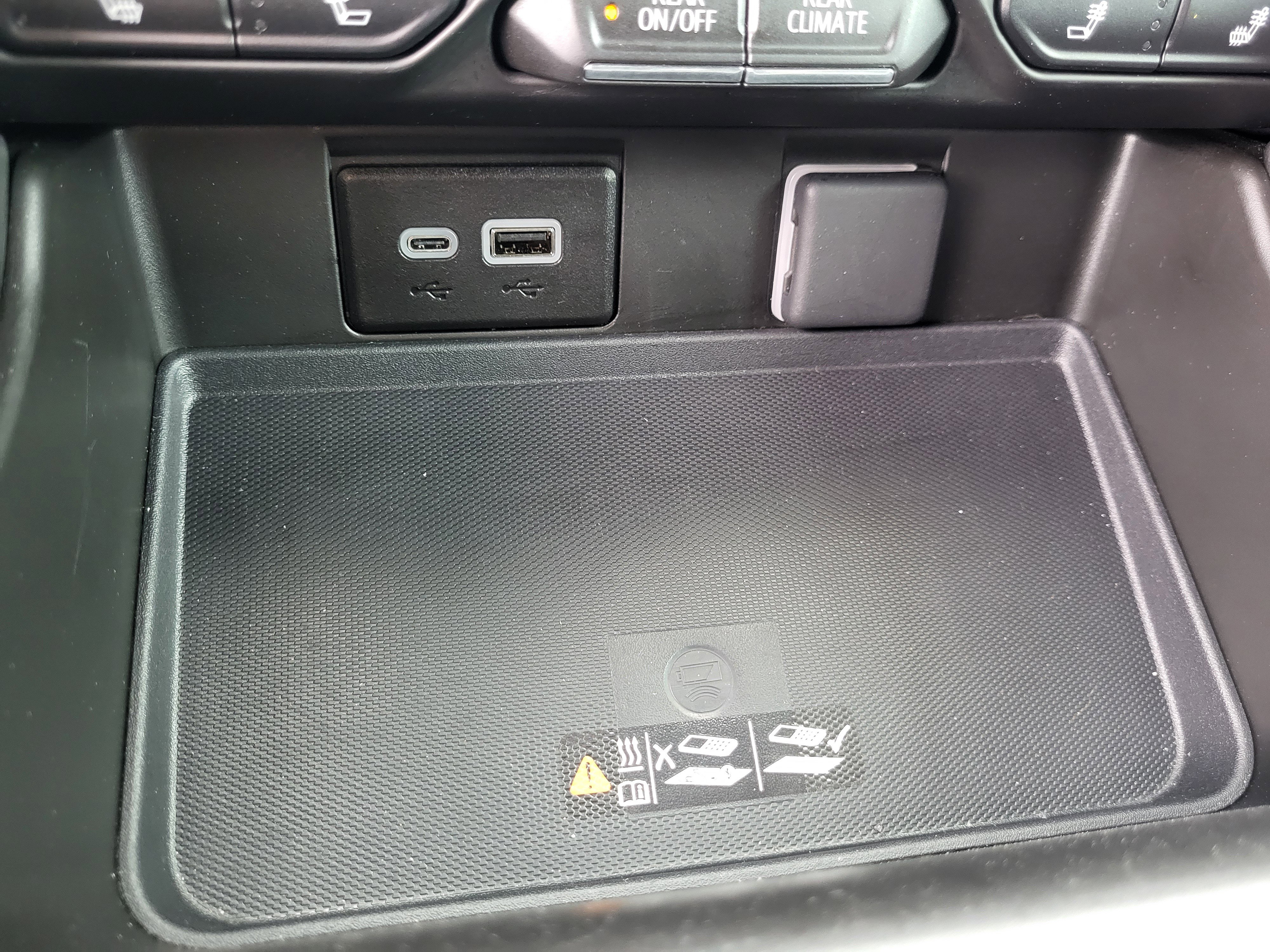 Used 2024 Chevrolet Tahoe Z71 w/ Luxury Package image 31