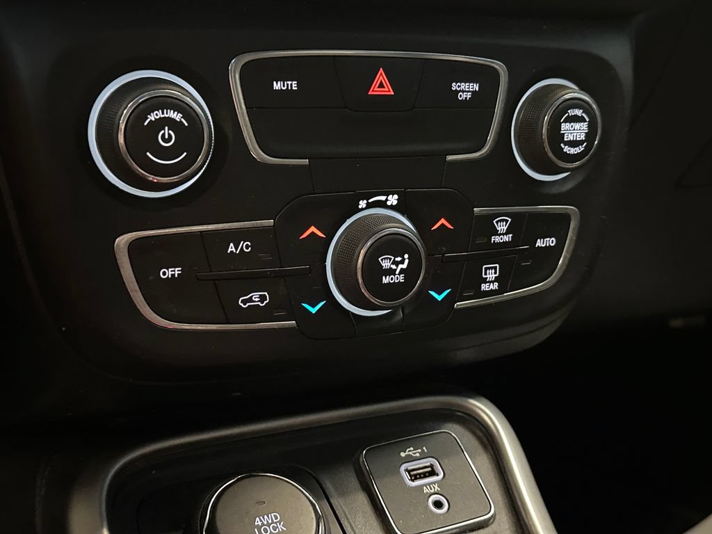 Used 2020 Jeep Compass Latitude w/ Cold Weather Group AWD/4WD image 15