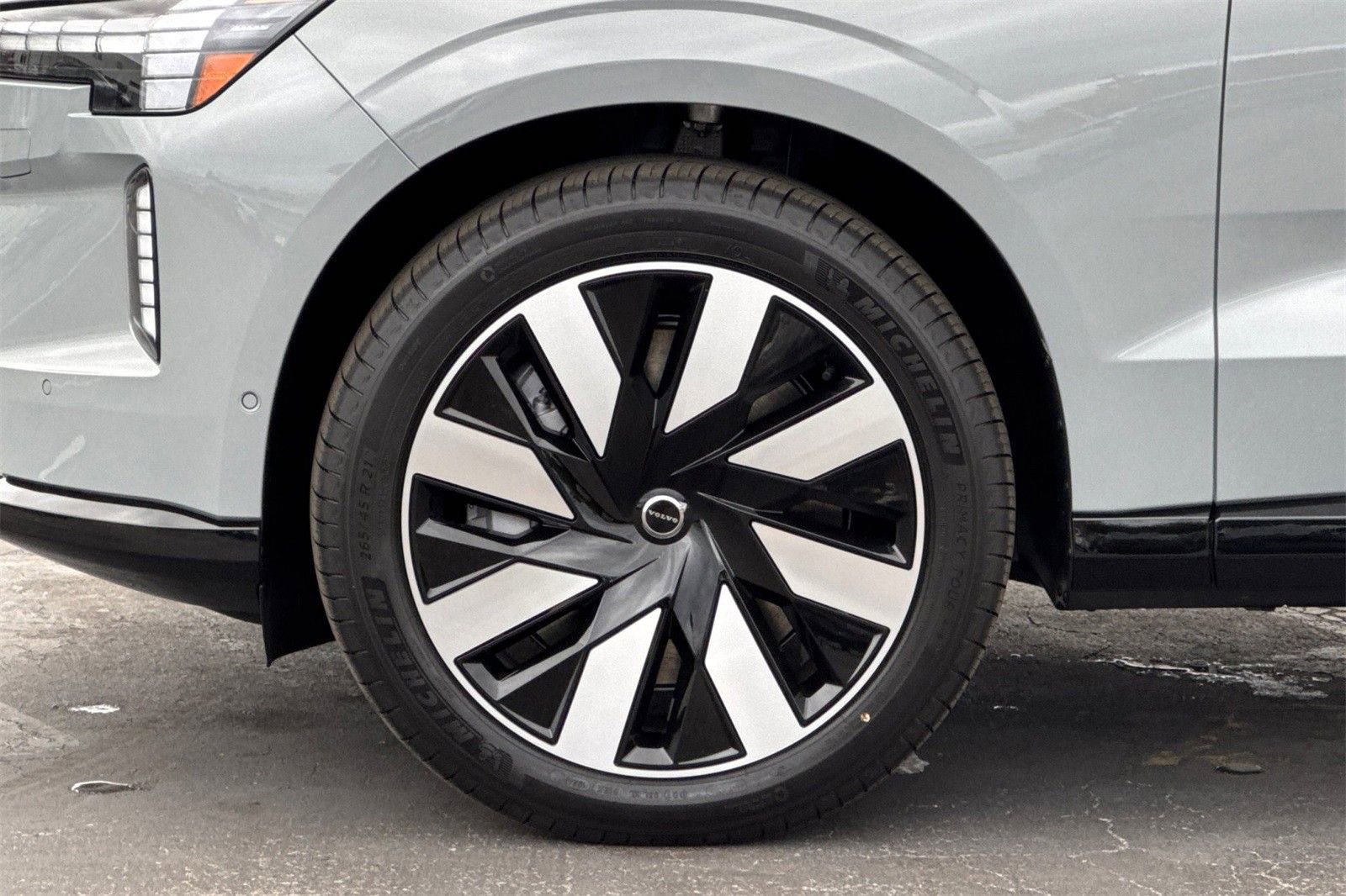 New 2025 Volvo EX90 Plus w/ Protection Package Premier image 26