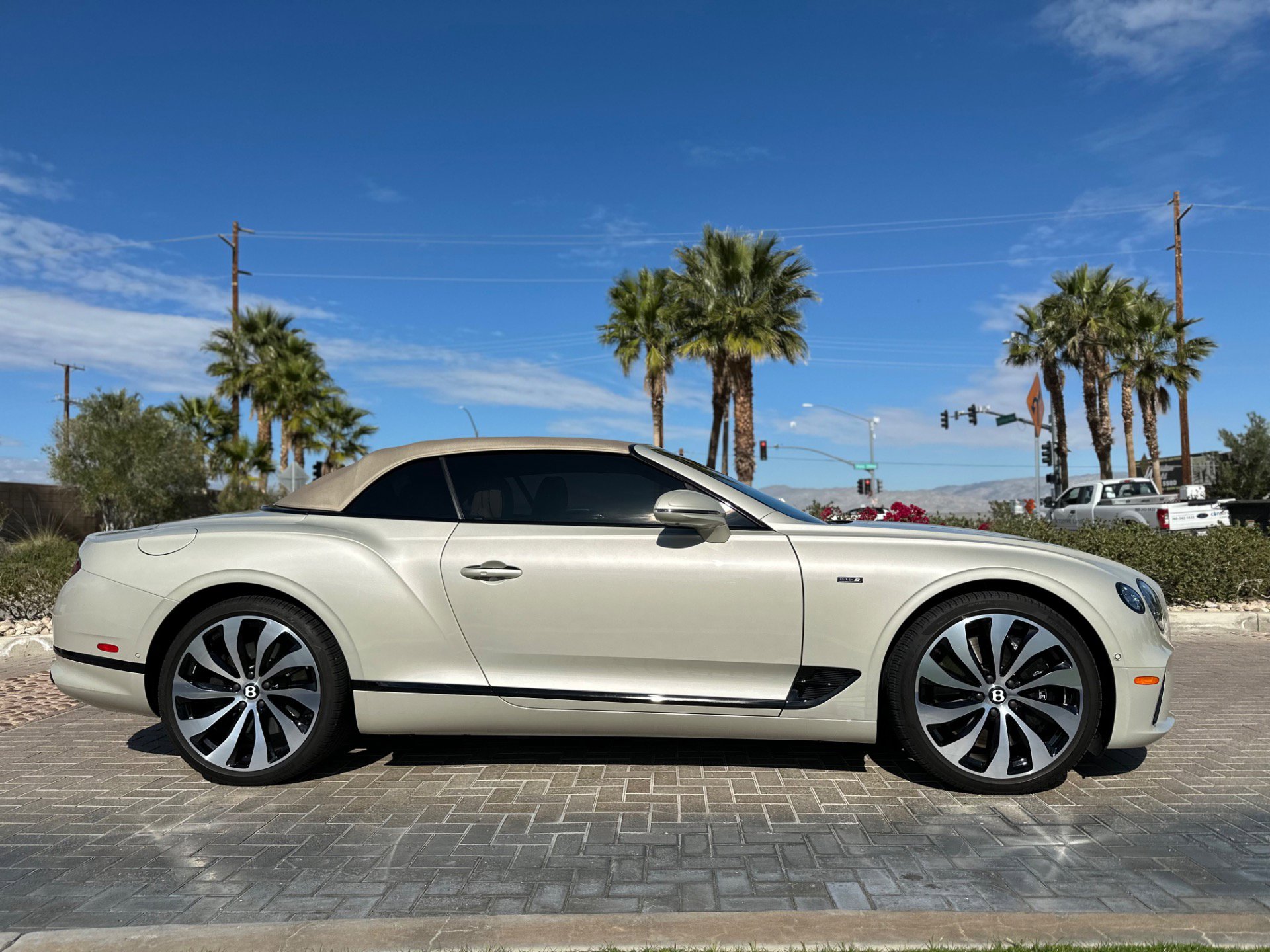 Used 2024 Bentley Continental GT V8 image 13