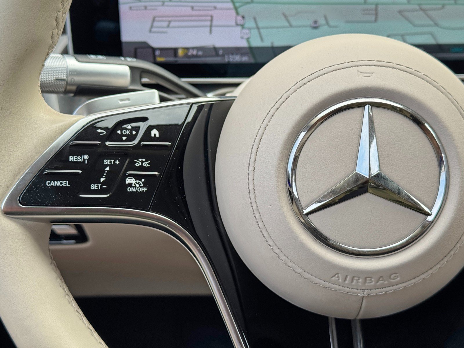 Used 2022 Mercedes-Benz S 580 4MATIC Sedan w/ AMG Line Package image 24