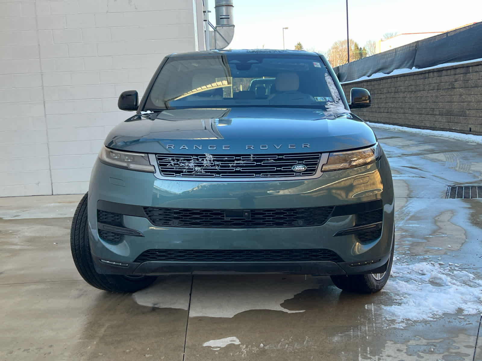 Used 2025 Land Rover Range Rover Sport SE image 2