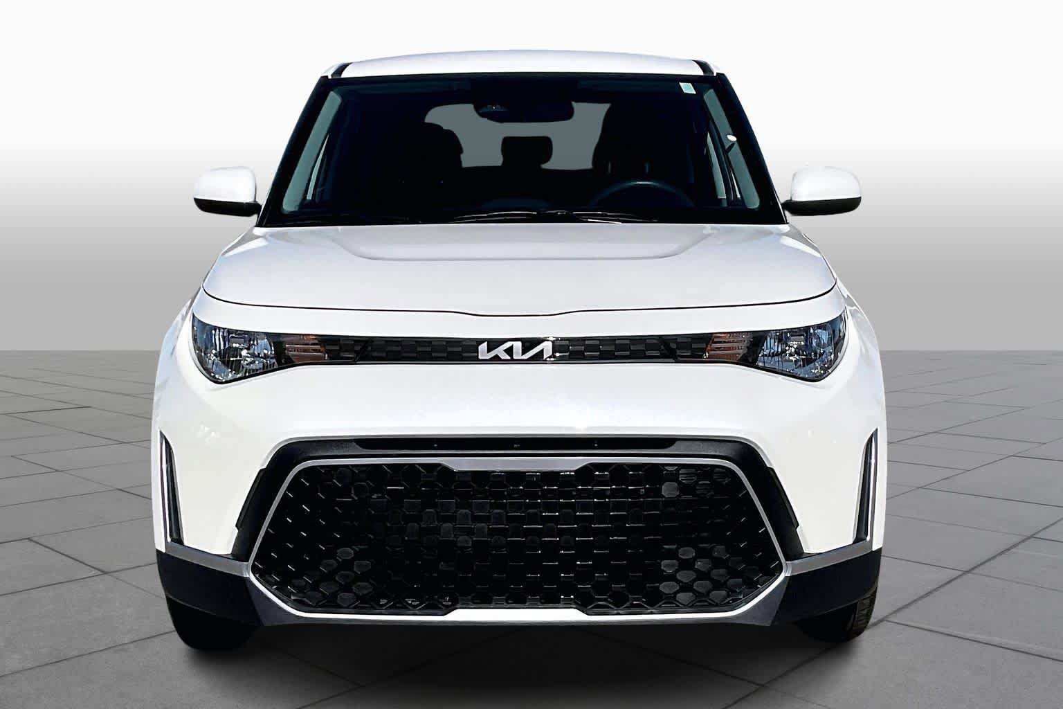 Used 2024 Kia Soul LX w/ Option Group 015 FWD image 4