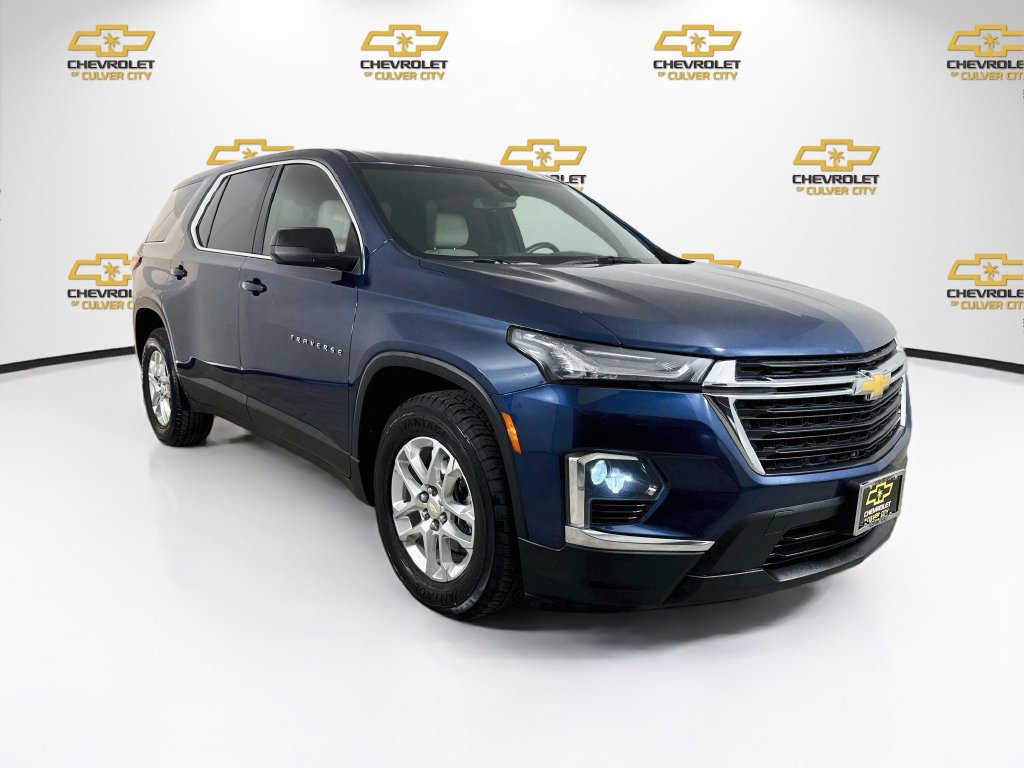 Used 2022 Chevrolet Traverse LS w/ LPO, Cargo Package FWD image 1