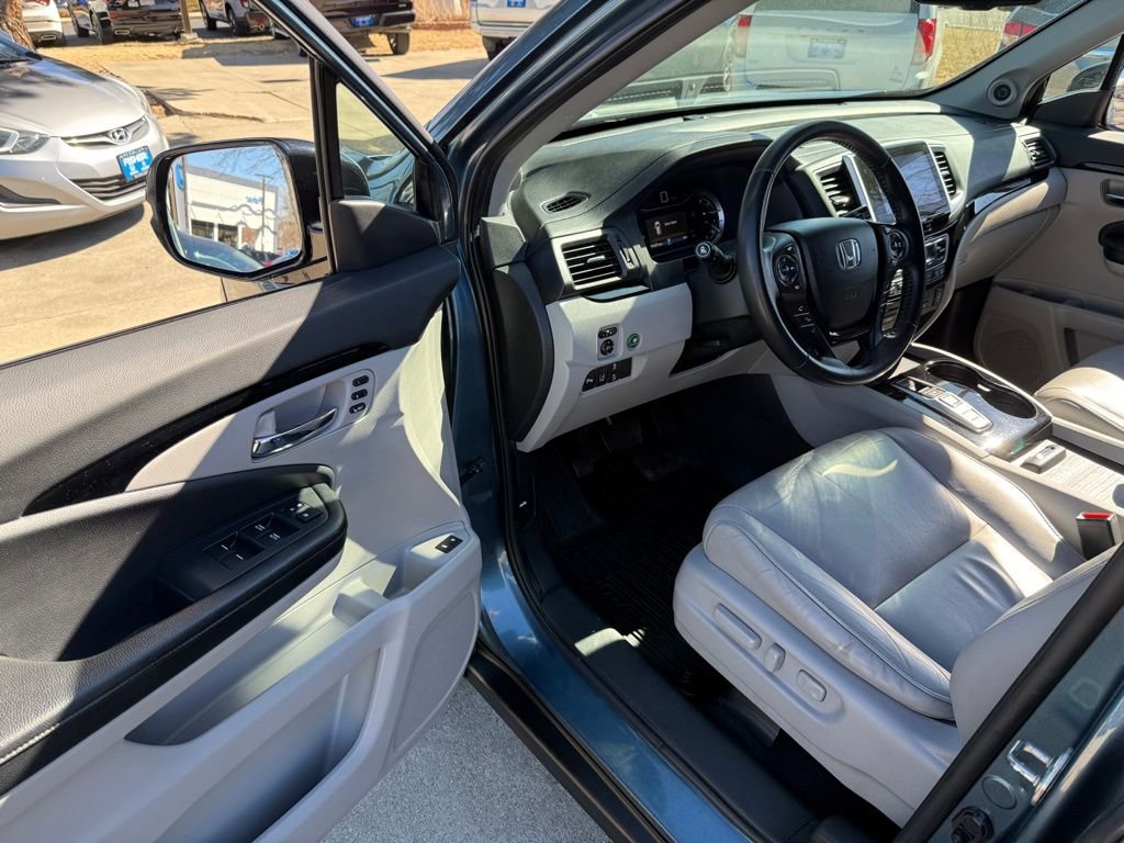 Used 2016 Honda Pilot Touring image 10