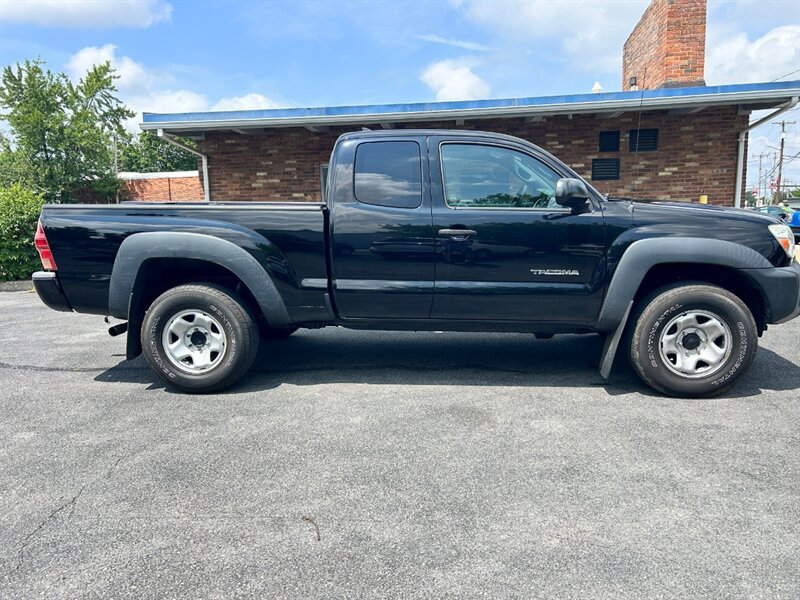 Used 2015 Toyota Tacoma 4x4 Access Cab V6 image 2