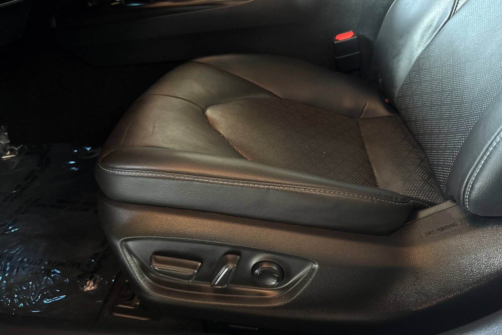 Used 2022 Toyota Camry XSE FWD image 13