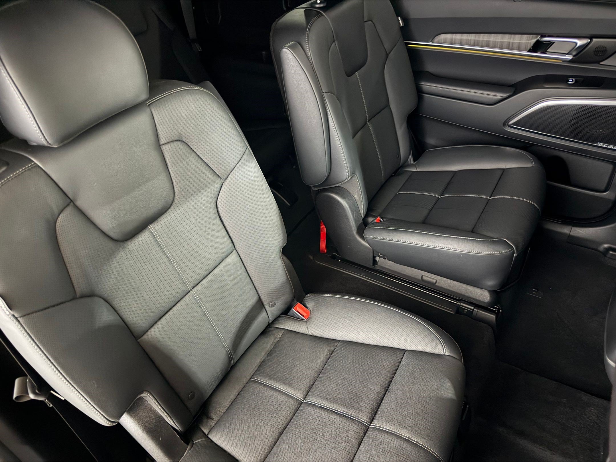Used 2024 Kia Telluride SX w/ Towing Package FWD image 45