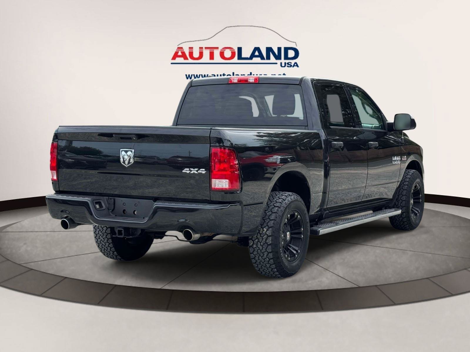 Used 2017 RAM 1500 Express w/ Express Value Package AWD/4WD image 4