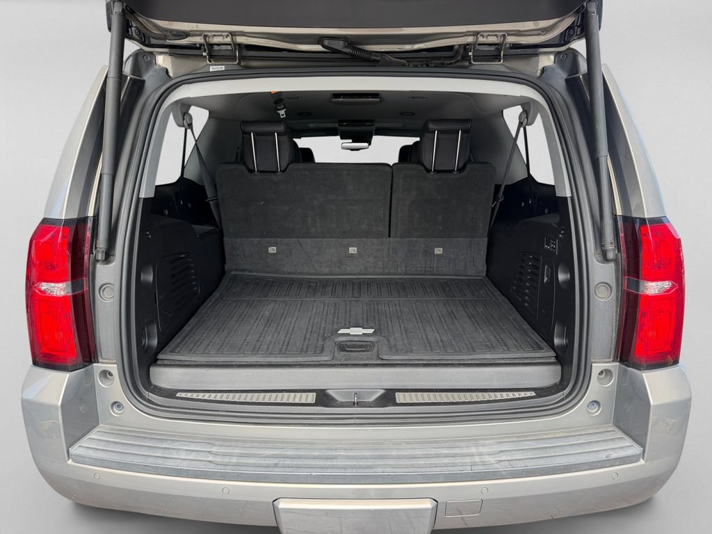 Used 2019 Chevrolet Suburban LT RWD image 31