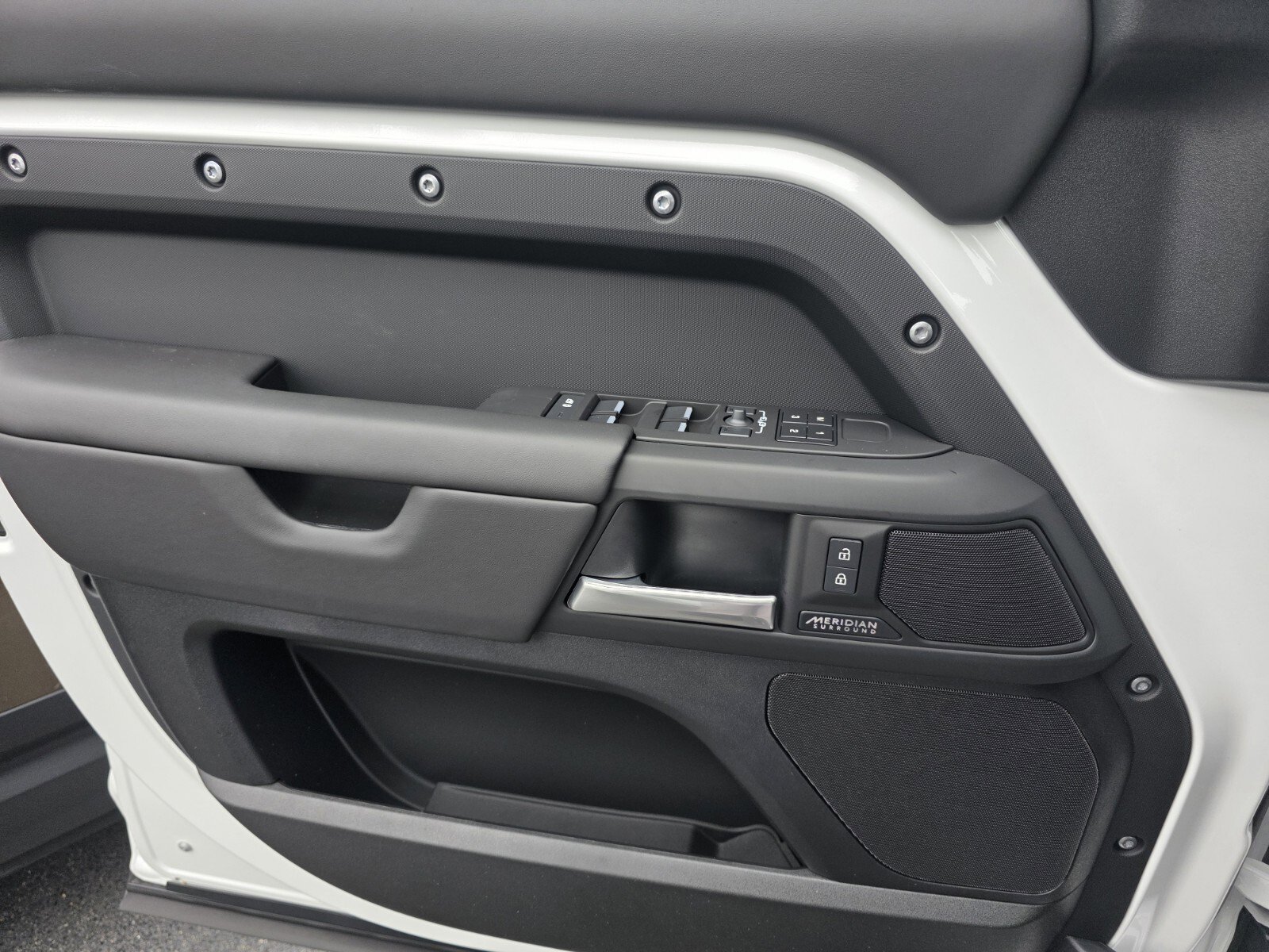 New 2026 Land Rover Defender 110 X-Dynamic SE image 14